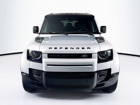 Used 2023 Land Rover Defender 130 X-Dynamic SE AWD/4WD image 2