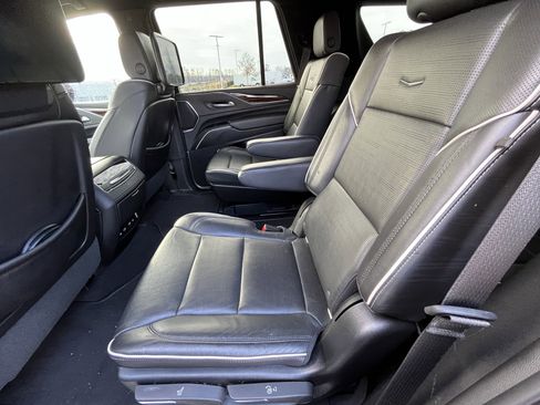 Used 2021 Cadillac Escalade Premium Luxury image 28