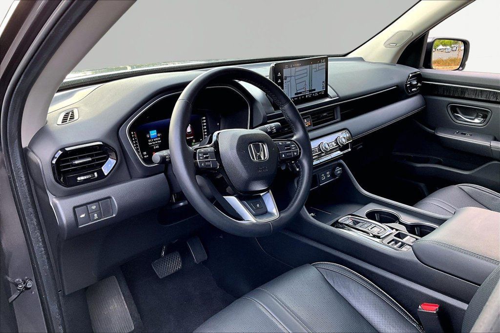 Used 2025 Honda Pilot Elite image 14