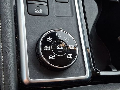 Used 2025 Nissan Pathfinder SV AWD/4WD image 22