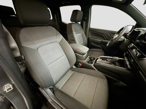 Used 2024 Chevrolet Colorado Trail Boss w/ Technology Package image 32