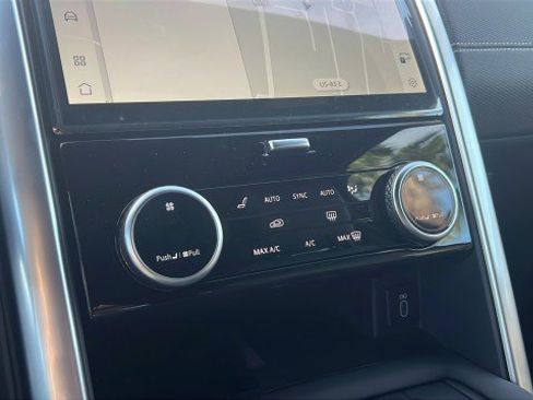 New 2026 Land Rover Discovery Limited Edition image 25