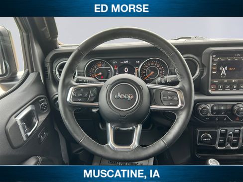 Used 2018 Jeep Wrangler Unlimited Sahara AWD/4WD image 12