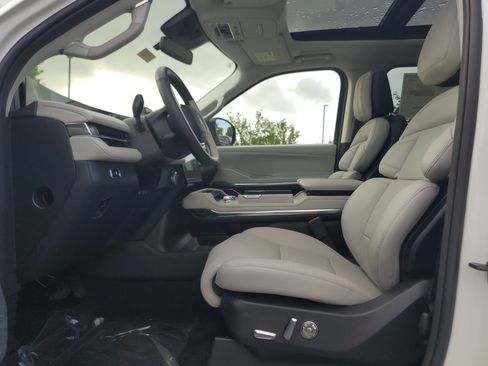 New 2026 Lincoln Navigator Reserve AWD/4WD image 12