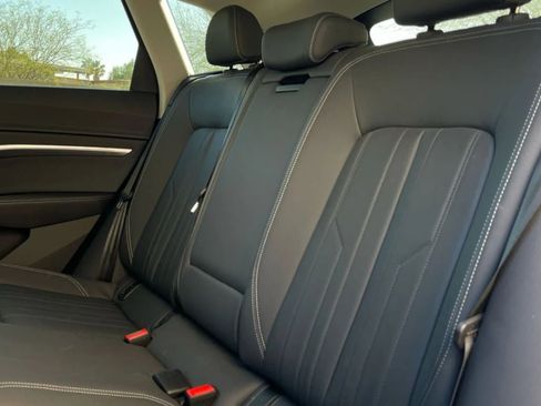 Used 2022 Audi e-tron Premium image 45