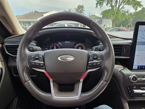Used 2020 Ford Explorer Platinum w/ Premium Technology Package AWD/4WD image 6