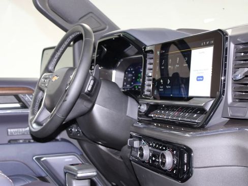 Used 2023 Chevrolet Silverado 1500 High Country w/ Technology Package AWD/4WD image 29
