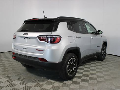 Used 2025 Jeep Compass Trailhawk AWD/4WD image 30
