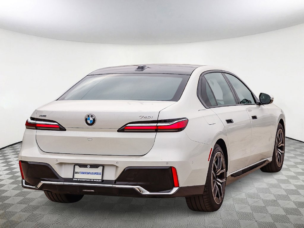 Used 2025 BMW 740i xDrive AWD/4WD image 4