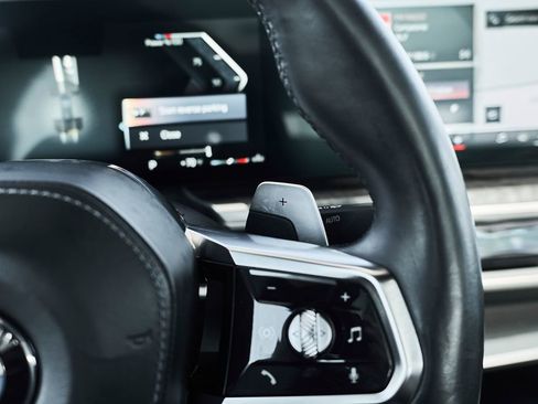 Used 2024 BMW 740i w/ Premium Package RWD image 34