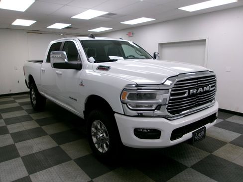 Used 2024 RAM 2500 Laramie AWD/4WD image 15