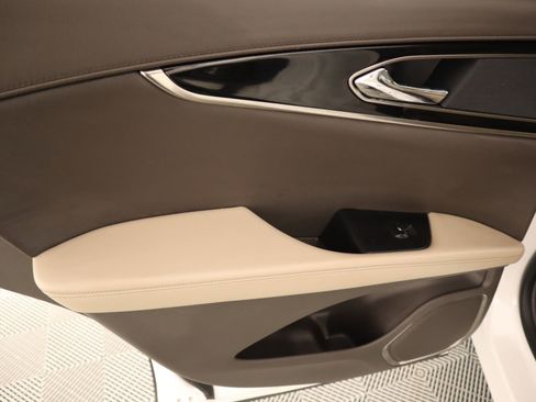 Used 2023 Lincoln Nautilus Reserve image 17