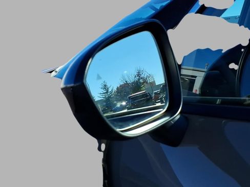 Certified 2025 Nissan Rogue SV image 33