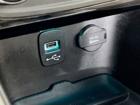 Used 2013 Chrysler 200 Limited FWD image 18