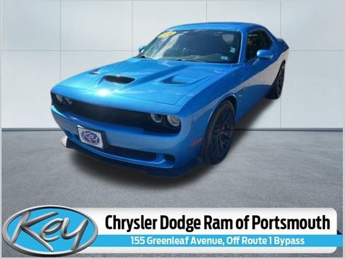 Used 2016 Dodge Challenger SRT Hellcat image 1