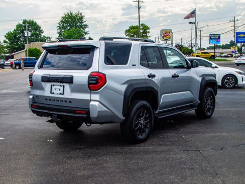 Used 2025 Toyota 4Runner SR5 AWD/4WD image 7