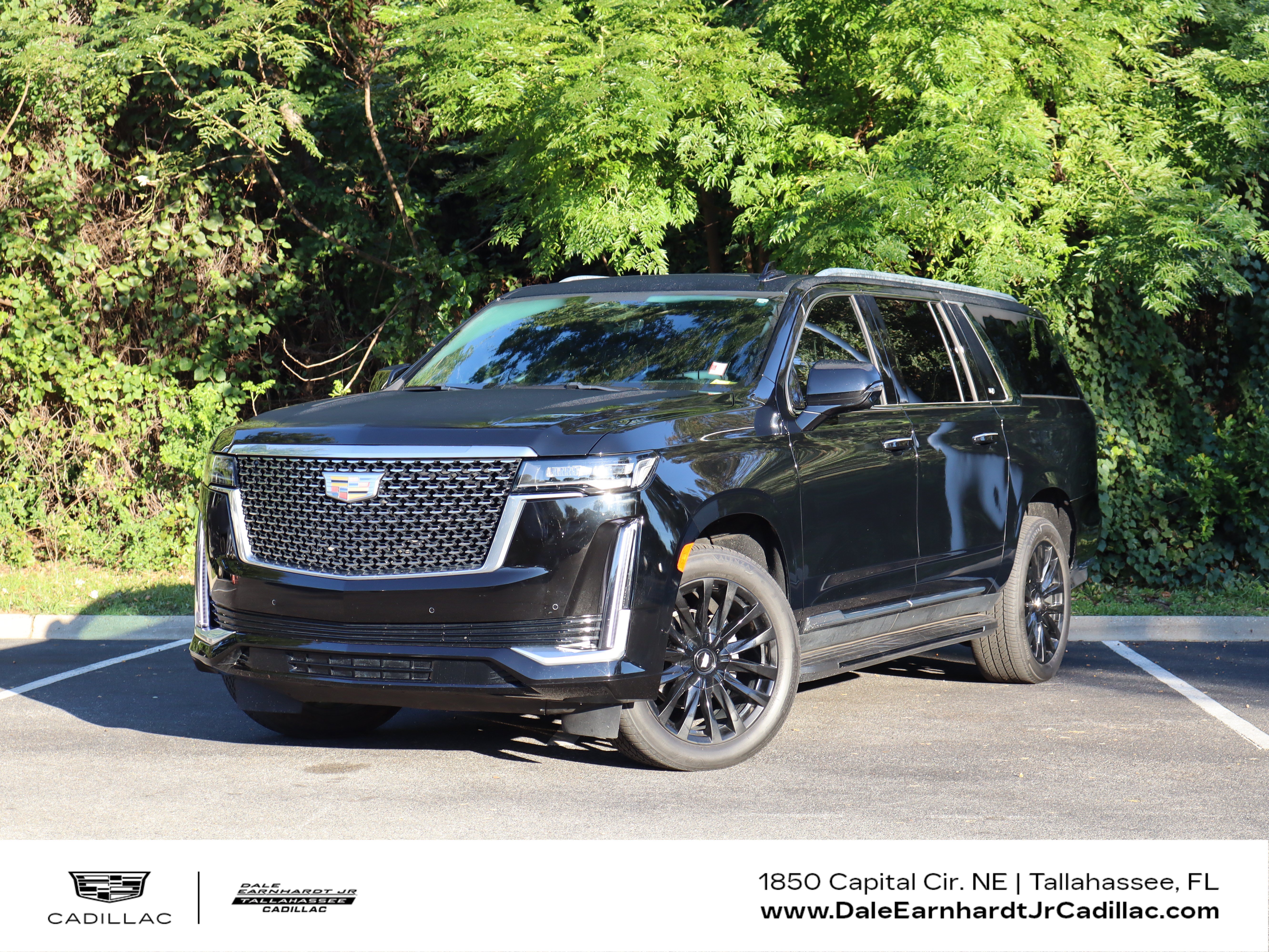 Used 2024 Cadillac Escalade ESV Premium Luxury AWD/4WD image 1