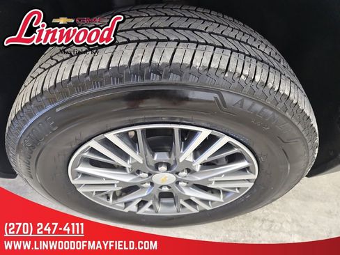 Used 2026 Chevrolet Traverse LT FWD image 9