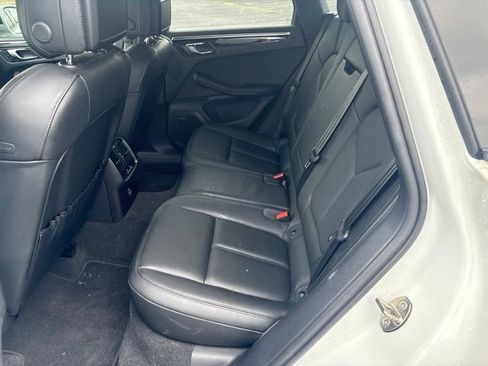 Used 2023 Porsche Macan AWD/4WD image 22