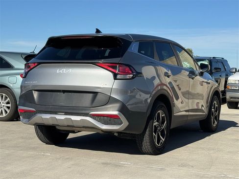 Used 2024 Kia Sportage LX image 6