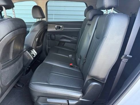 Used 2023 Kia Sorento S w/ Panoramic Sunroof Package AWD/4WD image 17