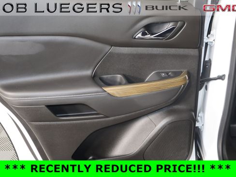 Certified 2023 GMC Acadia SLE w/ Driver Convenience Package image 12