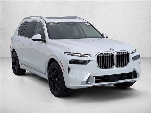 Used 2025 BMW X7 xDrive40i w/ Premium Package AWD/4WD image 3