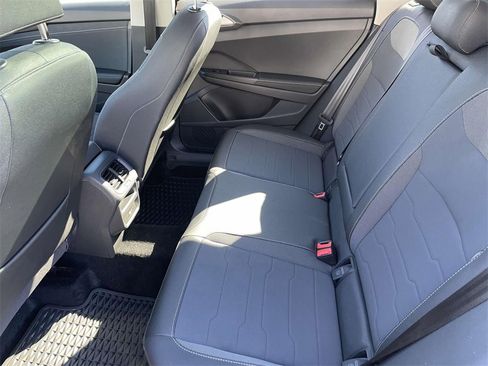 Used 2025 Volkswagen Taos SE image 15