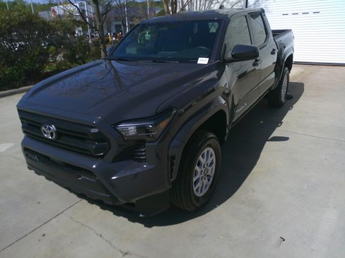 Used 2025 Toyota Tacoma SR5 image 6