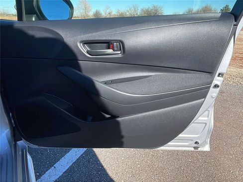 Used 2025 Toyota Corolla image 13