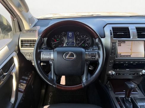 Used 2019 Lexus GX 460 image 18