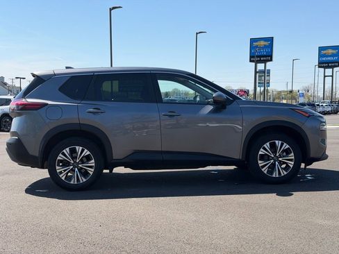 Used 2023 Nissan Rogue SV image 5