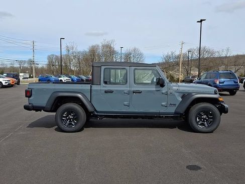 New 2026 Jeep Gladiator Sport AWD/4WD image 11