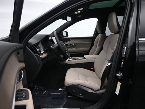 New 2026 Volvo XC90 B6 Plus w/ Protection Package image 21