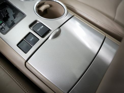 Used 2013 Toyota Highlander SE image 28