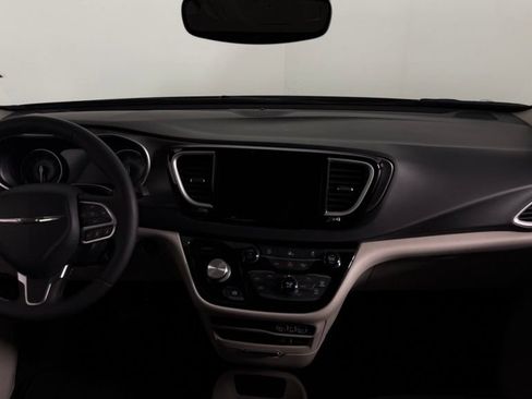 Used 2022 Chrysler Pacifica Touring-L FWD image 33