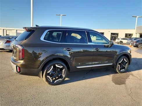 New 2025 Kia Telluride EX w/ EX Captain's Chair Package image 2