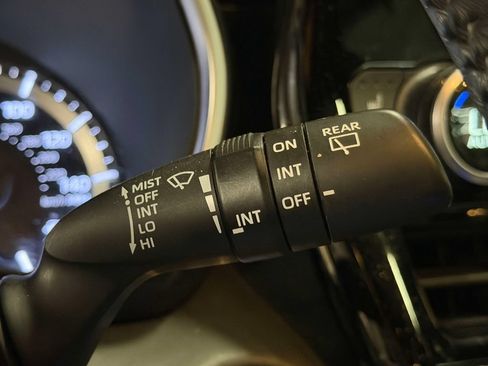 Used 2023 Toyota Highlander XSE AWD/4WD image 37