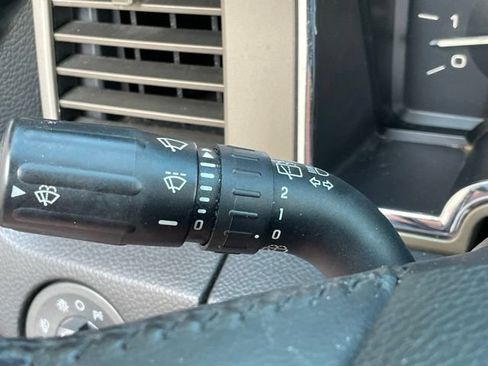 Used 2012 Lincoln Navigator 4WD image 31