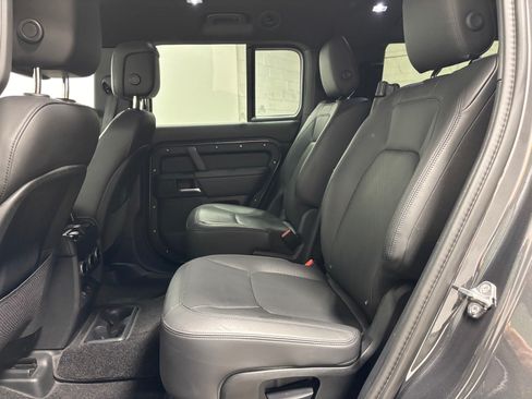 Used 2025 Land Rover Defender 110 X-Dynamic SE AWD/4WD image 27