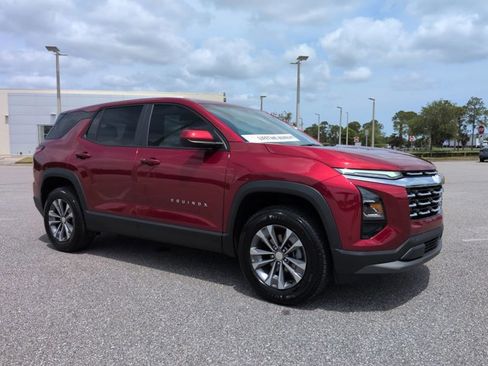 Used 2025 Chevrolet Equinox LT image 3