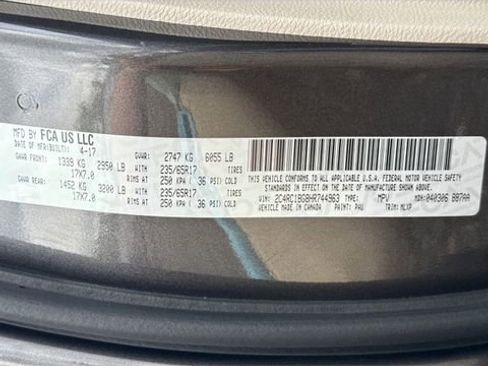 Used 2017 Chrysler Pacifica Touring-L FWD image 26
