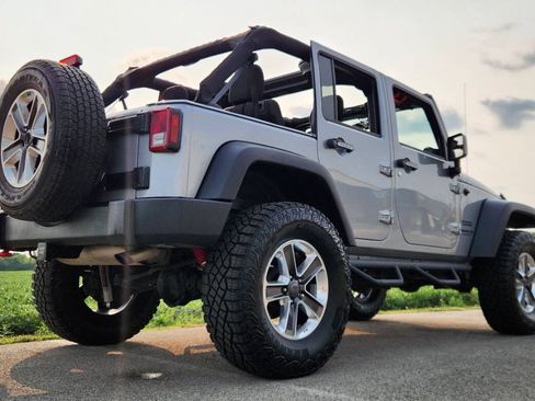 Used 2016 Jeep Wrangler Unlimited Sport w/ Connectivity Group AWD/4WD image 4