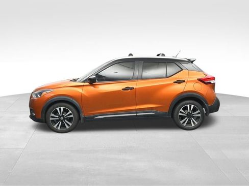 Used 2018 Nissan Kicks SR w/ Exterior Package FWD image 2