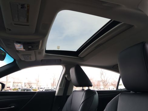 Certified 2023 Lexus ES 350 w/ Premium Package image 30