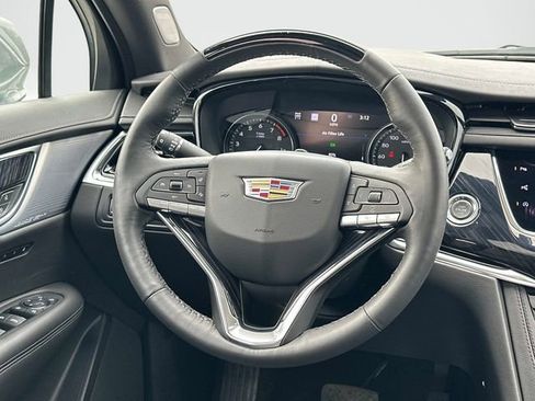 Used 2025 Cadillac XT6 Premium Luxury w/ Technology Package image 6