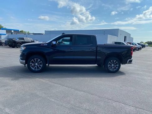 Used 2023 Chevrolet Silverado 1500 LT w/ Z71 Off-Road Package AWD/4WD image 21