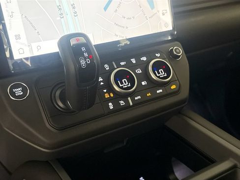 New 2026 Land Rover Defender 90 X-Dynamic SE AWD/4WD image 17