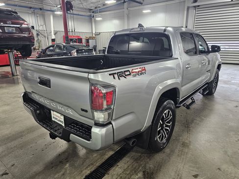 Used 2022 Toyota Tacoma TRD Sport image 4