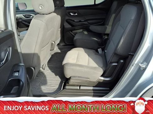 Used 2023 Chevrolet Traverse LT w/ Rear Camera Mirror Package image 12